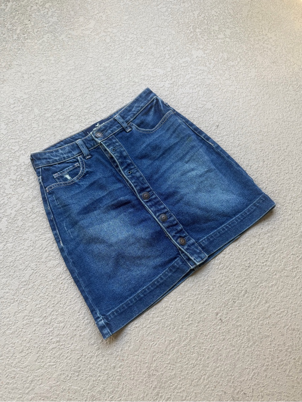 Hollister Button-Front Denim Mini Skirt in Dark Blue Wash